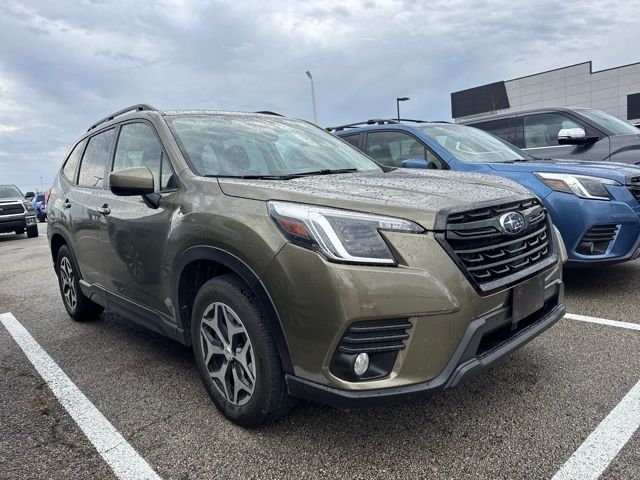 2023 Subaru Forester Premium photo 3