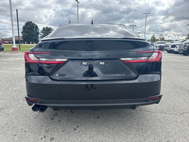 2025 Toyota Camry SE photo 4