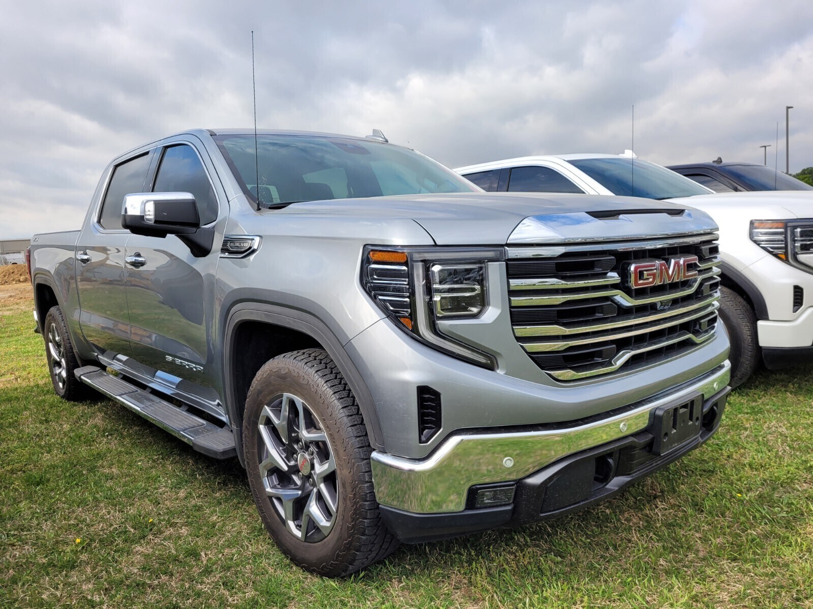 2024 Gmc Sierra 1500 SLT photo 3