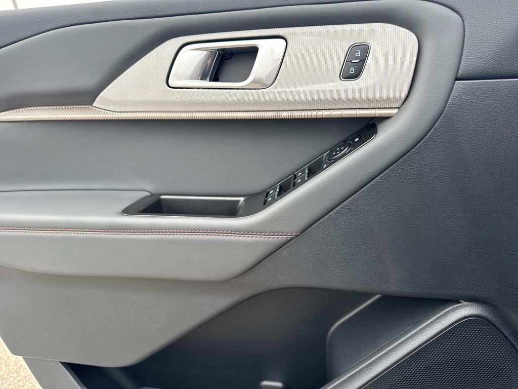 2026 Ford Explorer Active - Photo 17