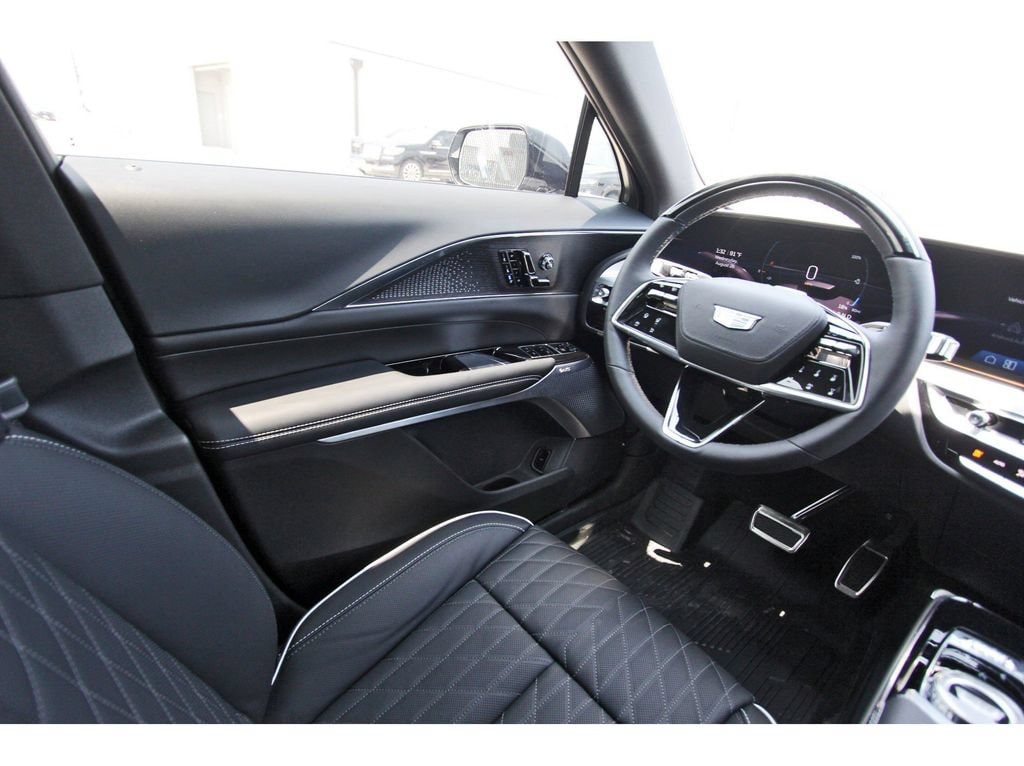2027 Cadillac LYRIQ Signature Luxury - Photo 8