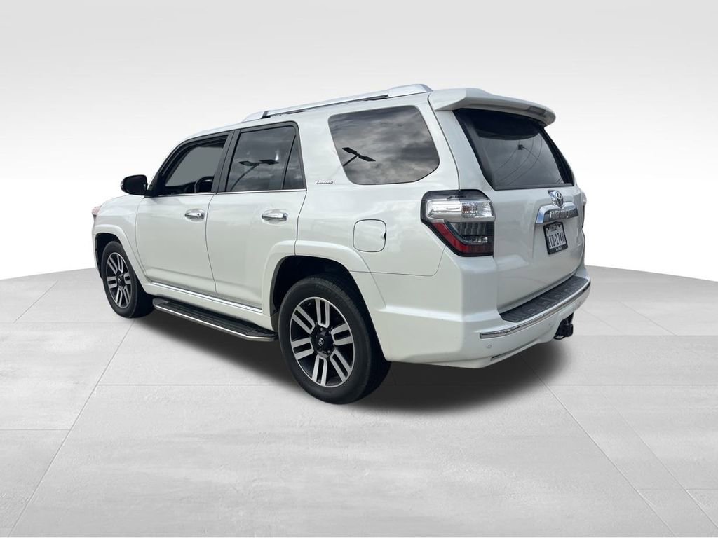 2018 Toyota 4Runner SR5 photo 2
