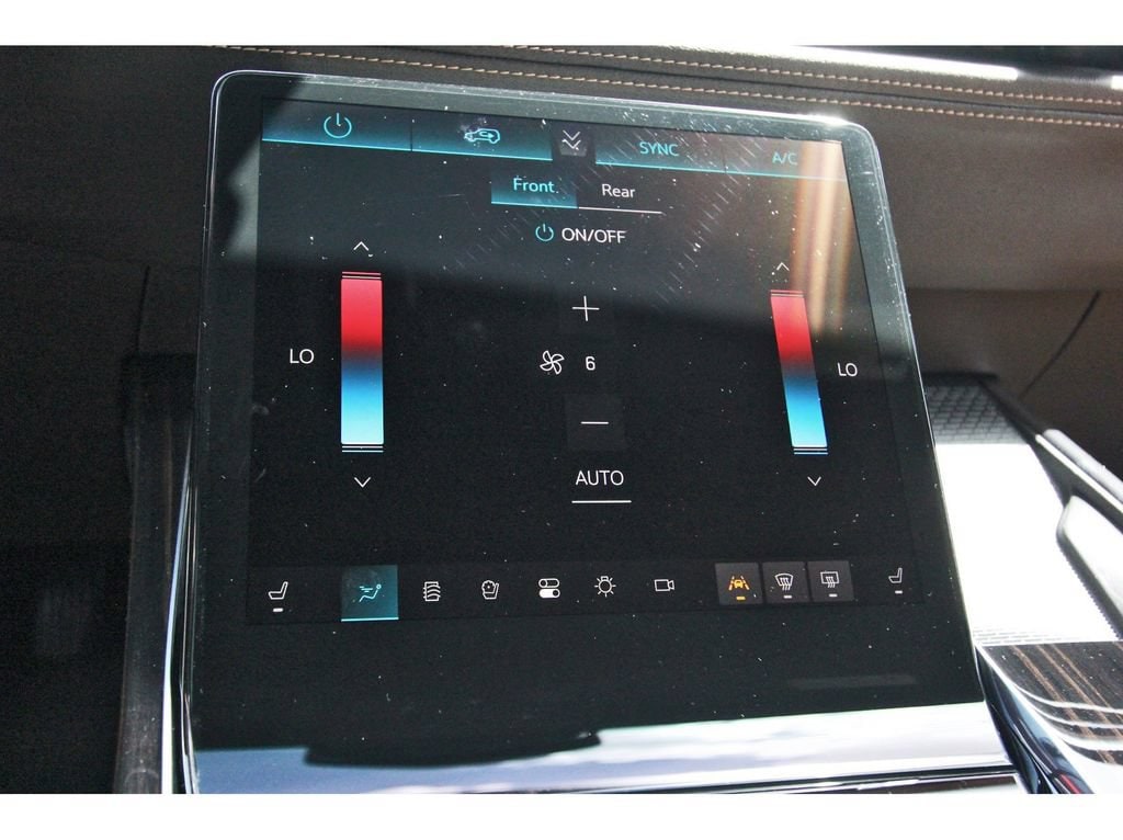 2027 Cadillac Escalade ESV Luxury - Photo 20