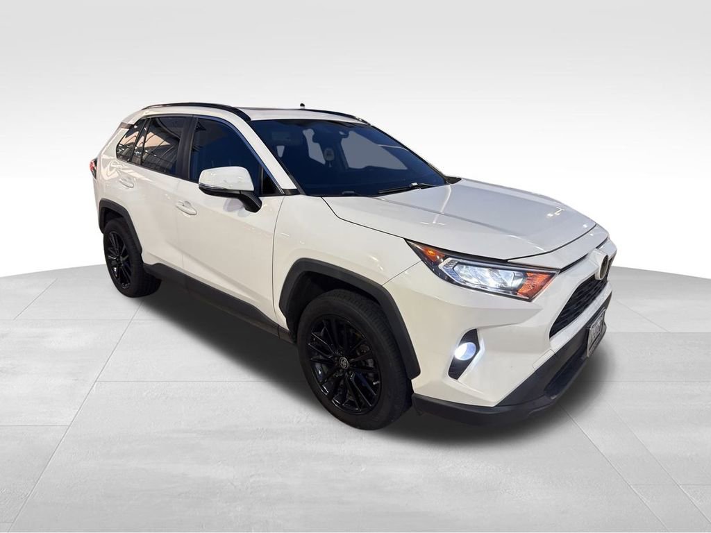 2019 Toyota RAV4 XLE photo 2