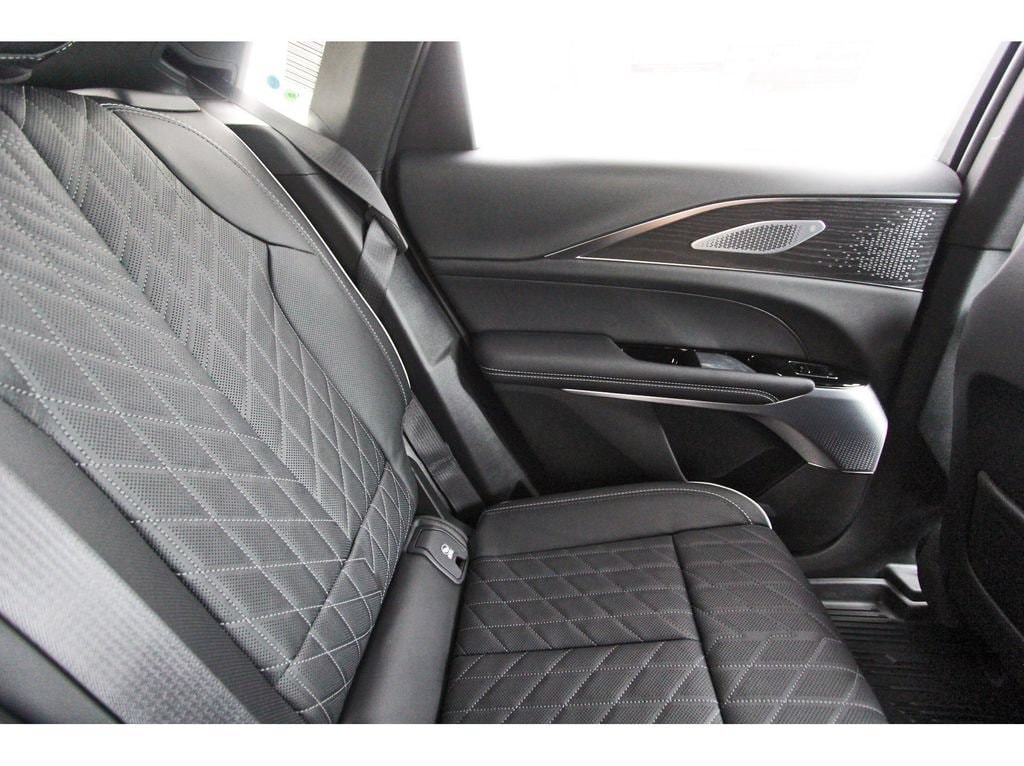 2027 Cadillac LYRIQ Signature Sport - Photo 11