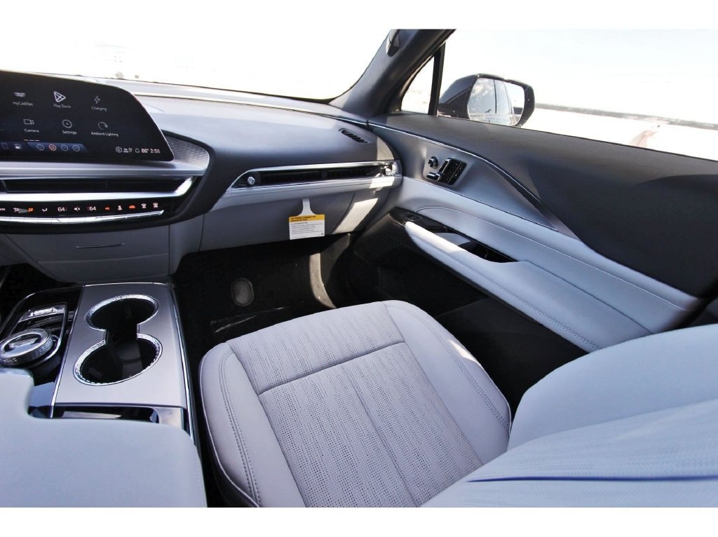 2027 Cadillac LYRIQ Luxury - Photo 10
