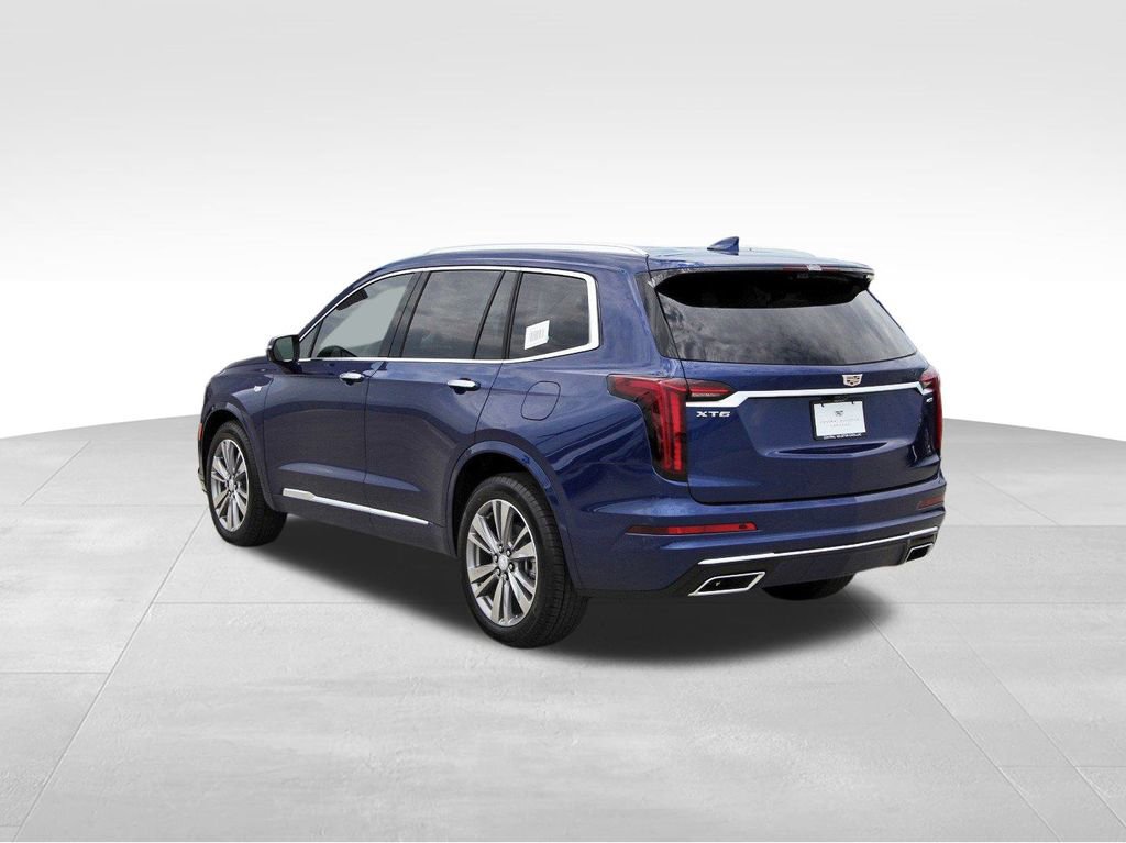 2025 Cadillac XT6 Premium Luxury photo 3