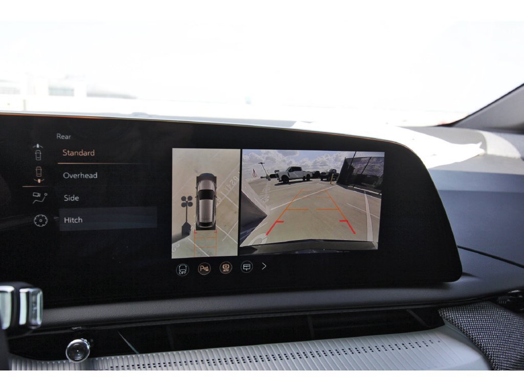 2027 Cadillac OPTIQ Luxury - Photo 17