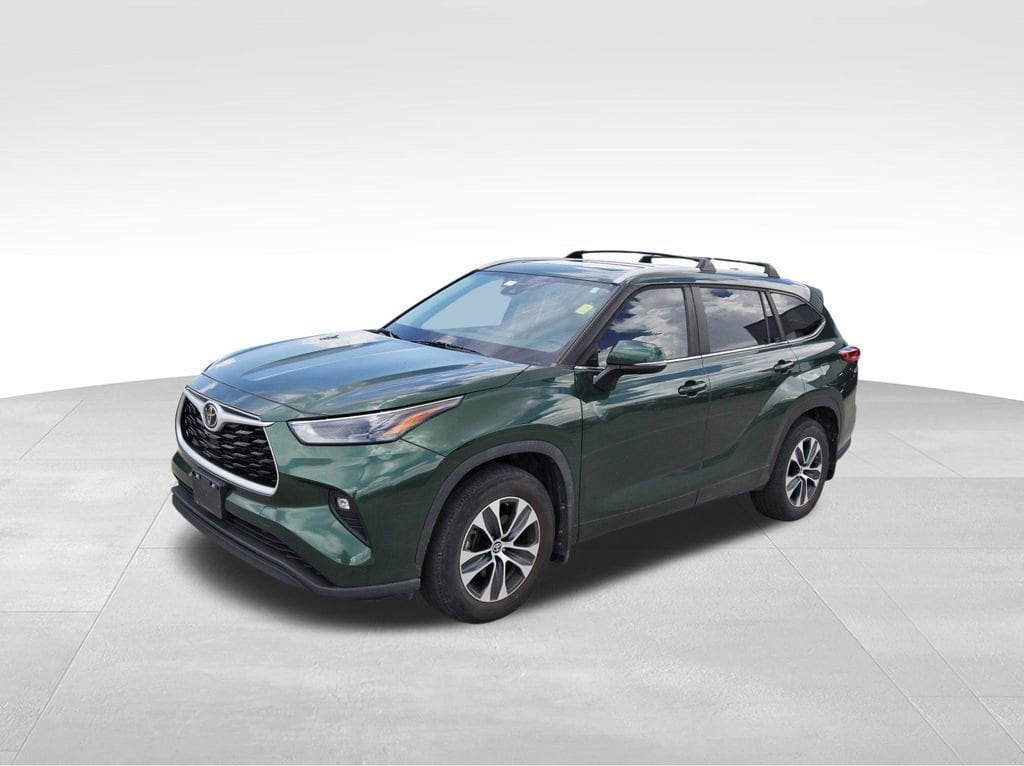 Used 2023 Toyota Highlander XLE with VIN 5TDKDRAH8PS501585 for sale in Houston, TX