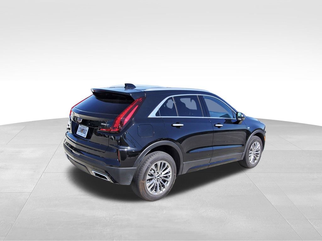 2025 Cadillac XT4 Premium Luxury photo 3