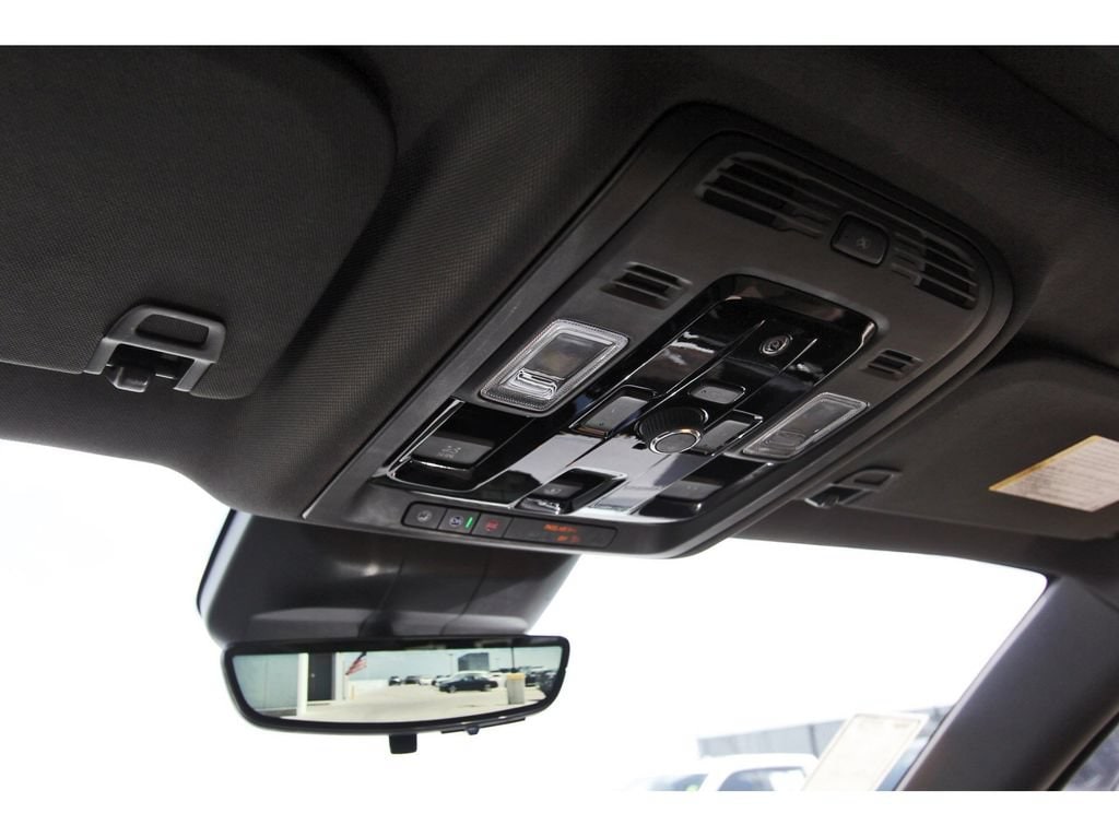 2027 Cadillac Escalade ESV Luxury - Photo 22