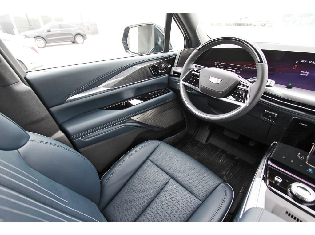 2025 Cadillac Escalade IQ Luxury 2 - Photo 8