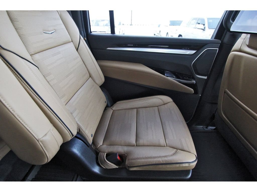 2027 Cadillac Escalade ESV Luxury - Photo 11