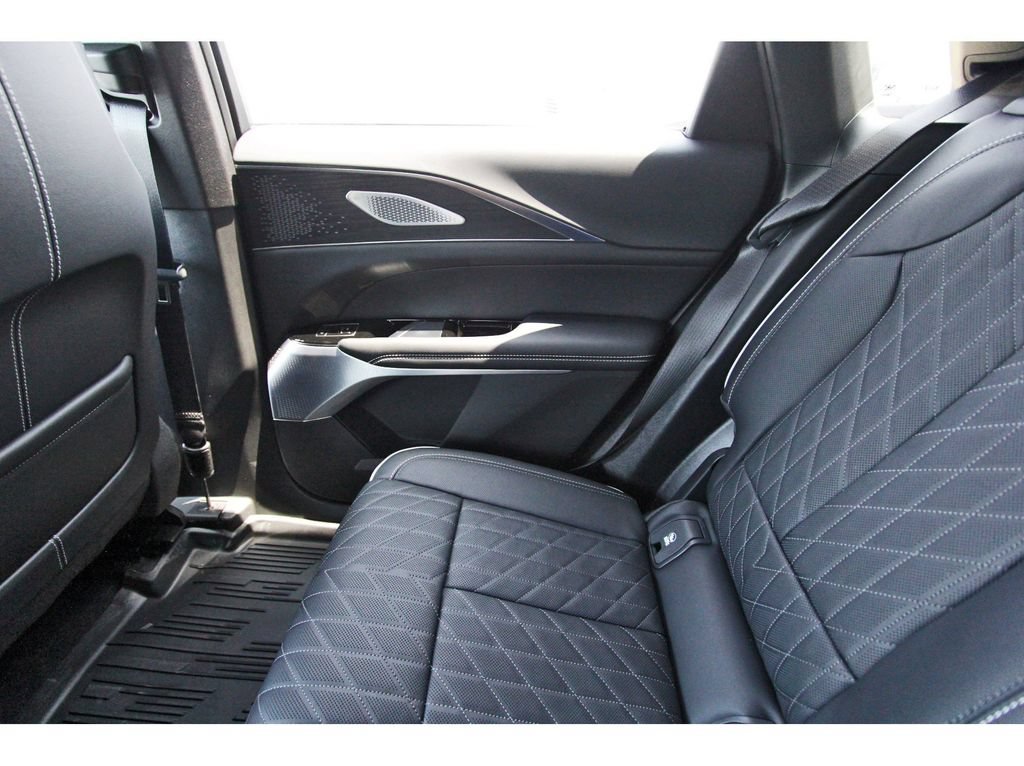 2027 Cadillac LYRIQ Signature Luxury - Photo 12