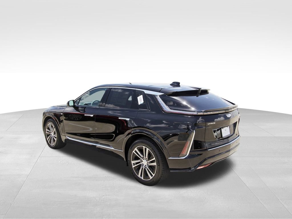 2025 Cadillac Lyriq Luxury photo 3