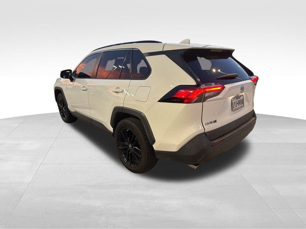 2019 Toyota RAV4 XLE photo 4