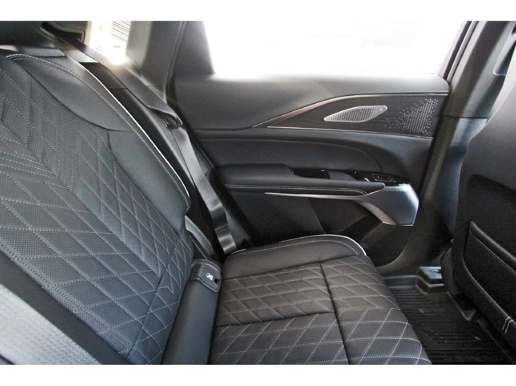2027 Cadillac LYRIQ V Premium - Photo 11
