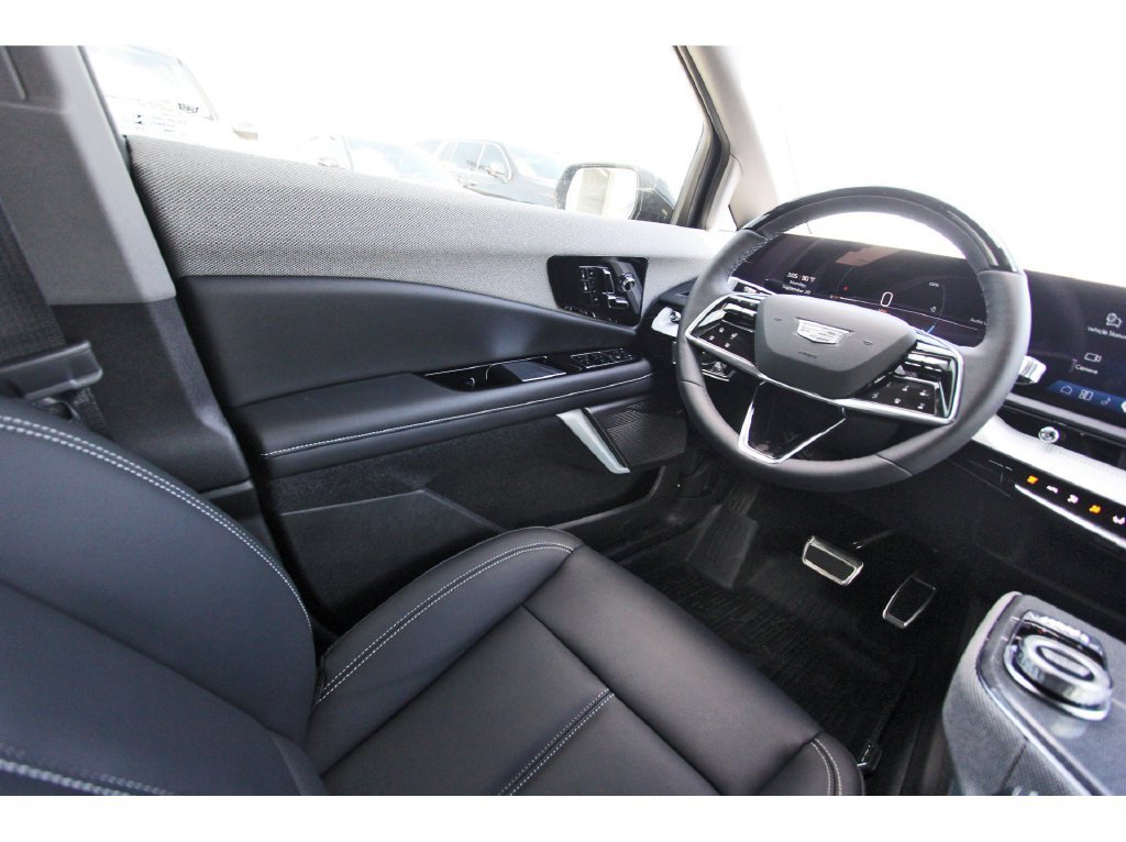 2027 Cadillac OPTIQ Luxury - Photo 8