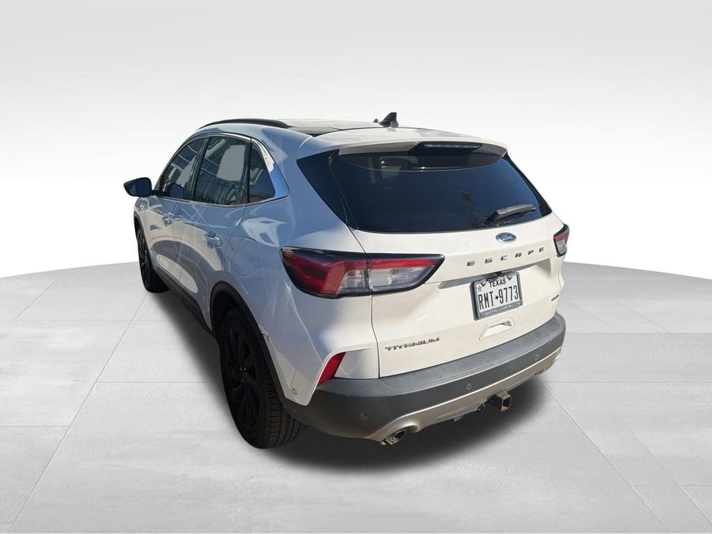 2022 Ford Escape Titanium photo 4