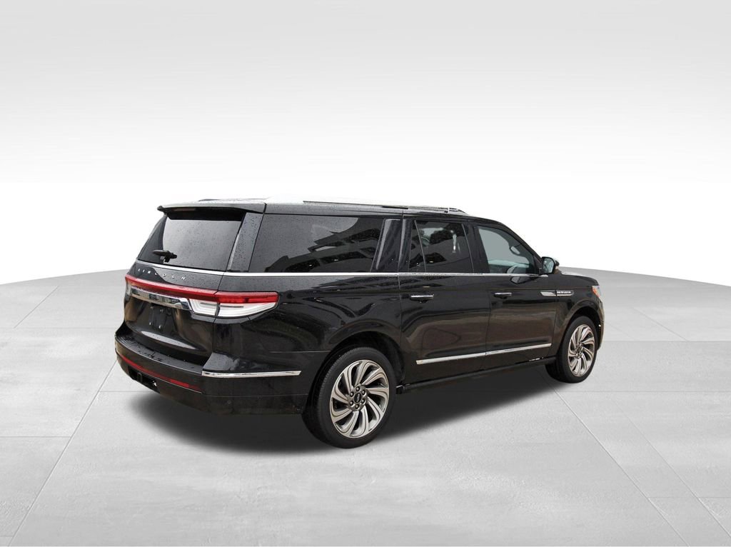 2023 Lincoln Navigator L Reserve photo 4