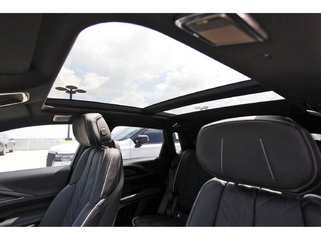 2027 Cadillac LYRIQ V Premium - Photo 17