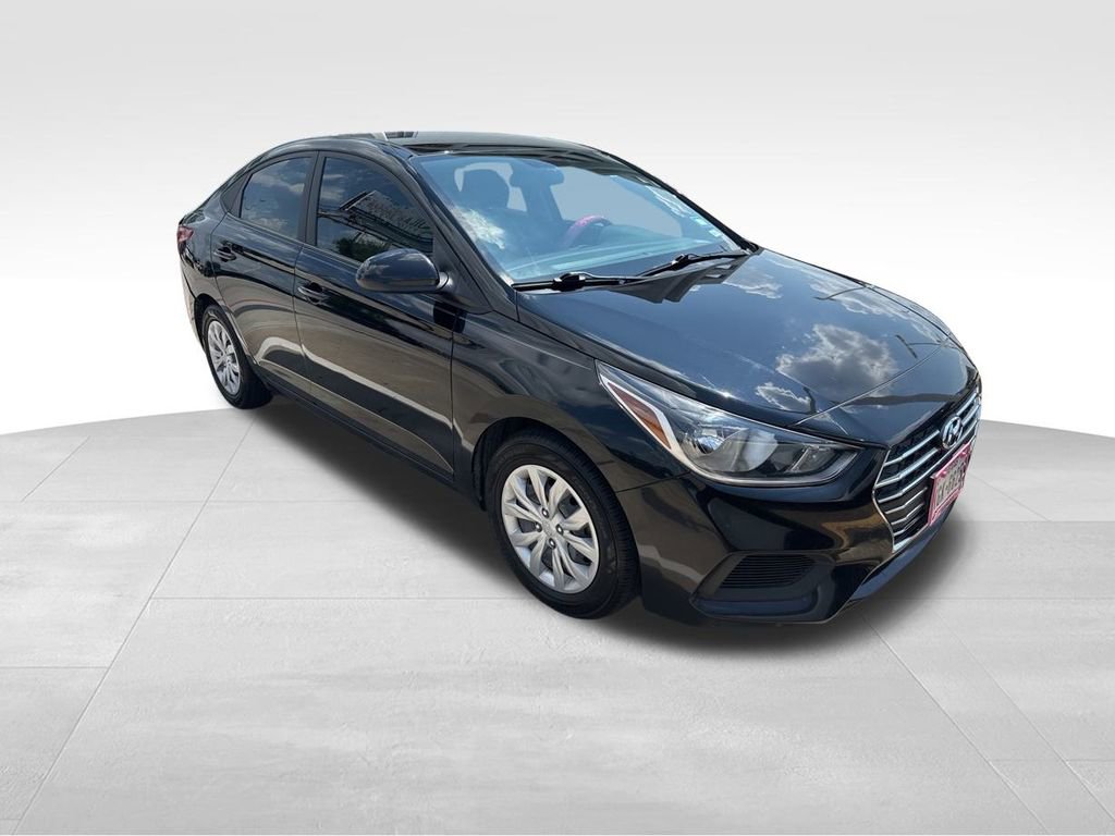 2022 Hyundai Accent SE photo 2