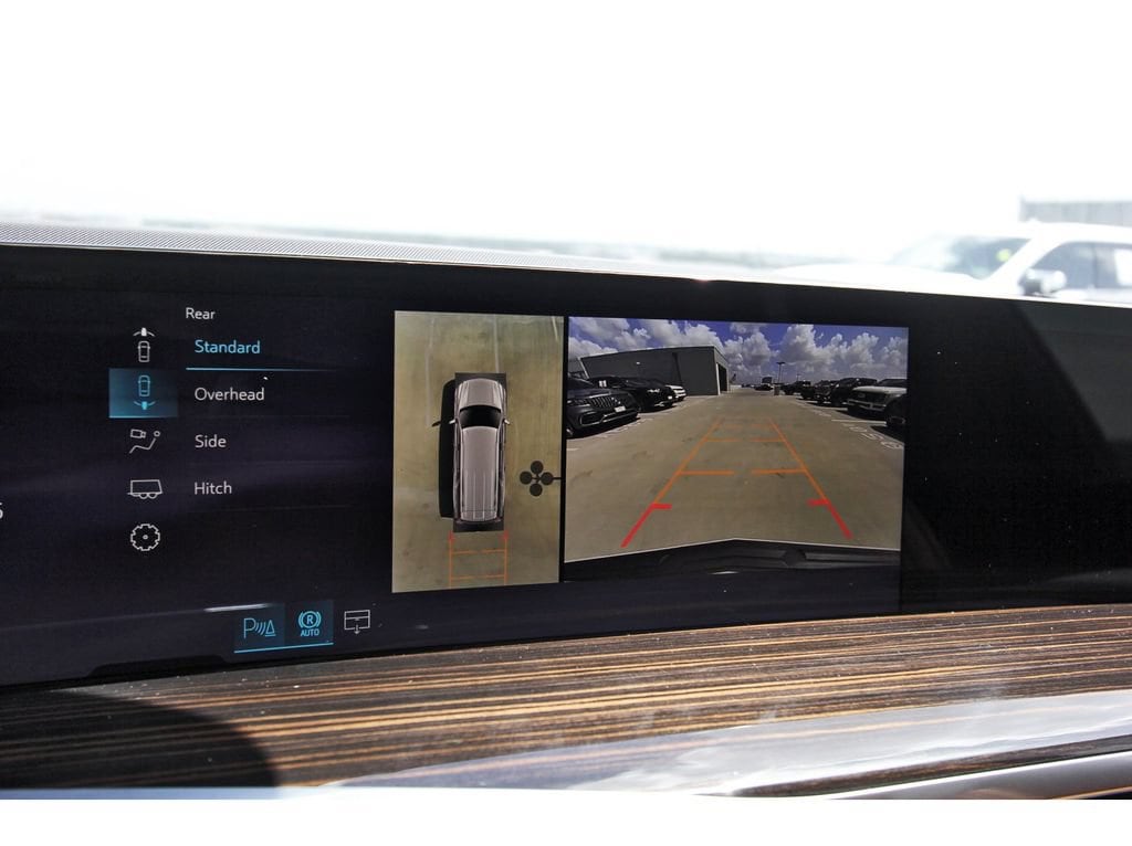 2027 Cadillac Escalade ESV Luxury - Photo 18