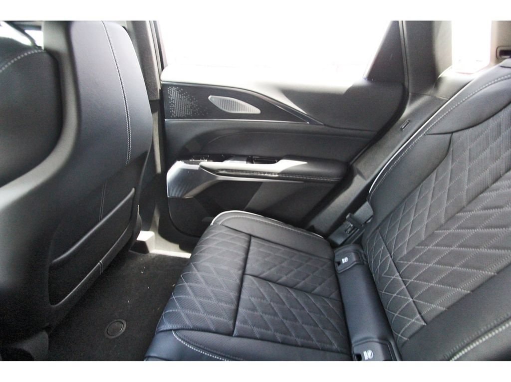 2027 Cadillac LYRIQ Signature Luxury - Photo 12