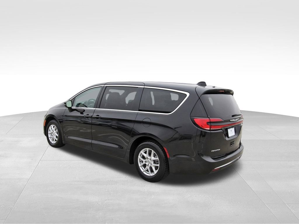 Used 2023 Chrysler Pacifica Touring L Van Passenger Van