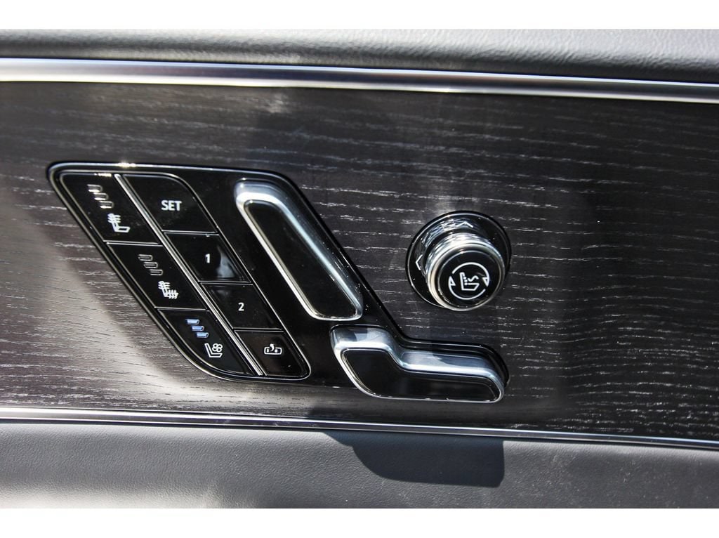 2027 Cadillac LYRIQ Signature Luxury - Photo 22