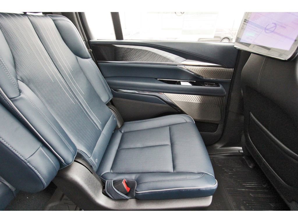 2025 Cadillac Escalade IQ Luxury 2 - Photo 11