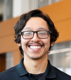 Staff member Stephen Simon from ID_494486d077f1