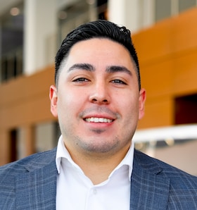 Staff member Roman Cardona from ID_f051e4fcc2e0