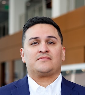 Staff member Enrique Calixto from ID_f051e4fcc2e0