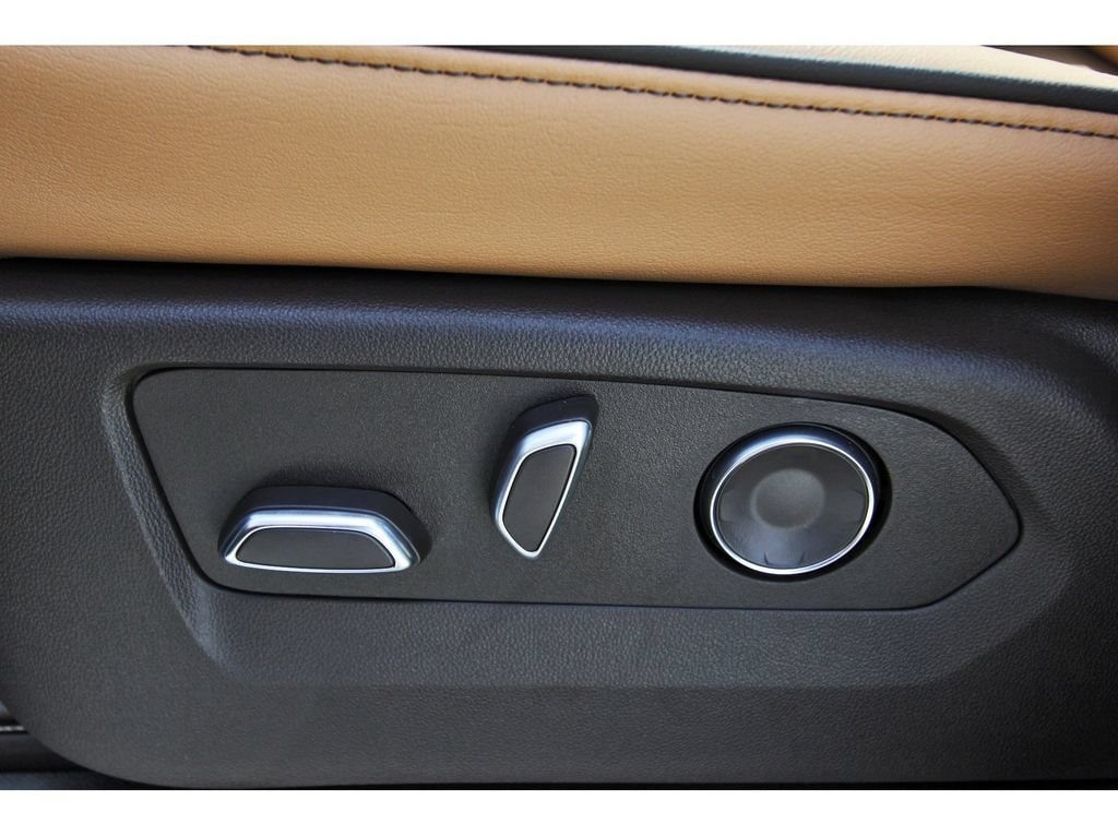 2027 Cadillac Escalade ESV Luxury - Photo 23
