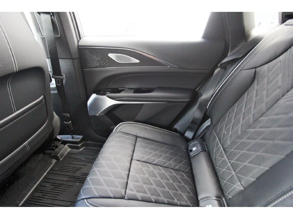 2027 Cadillac LYRIQ V Premium - Photo 12