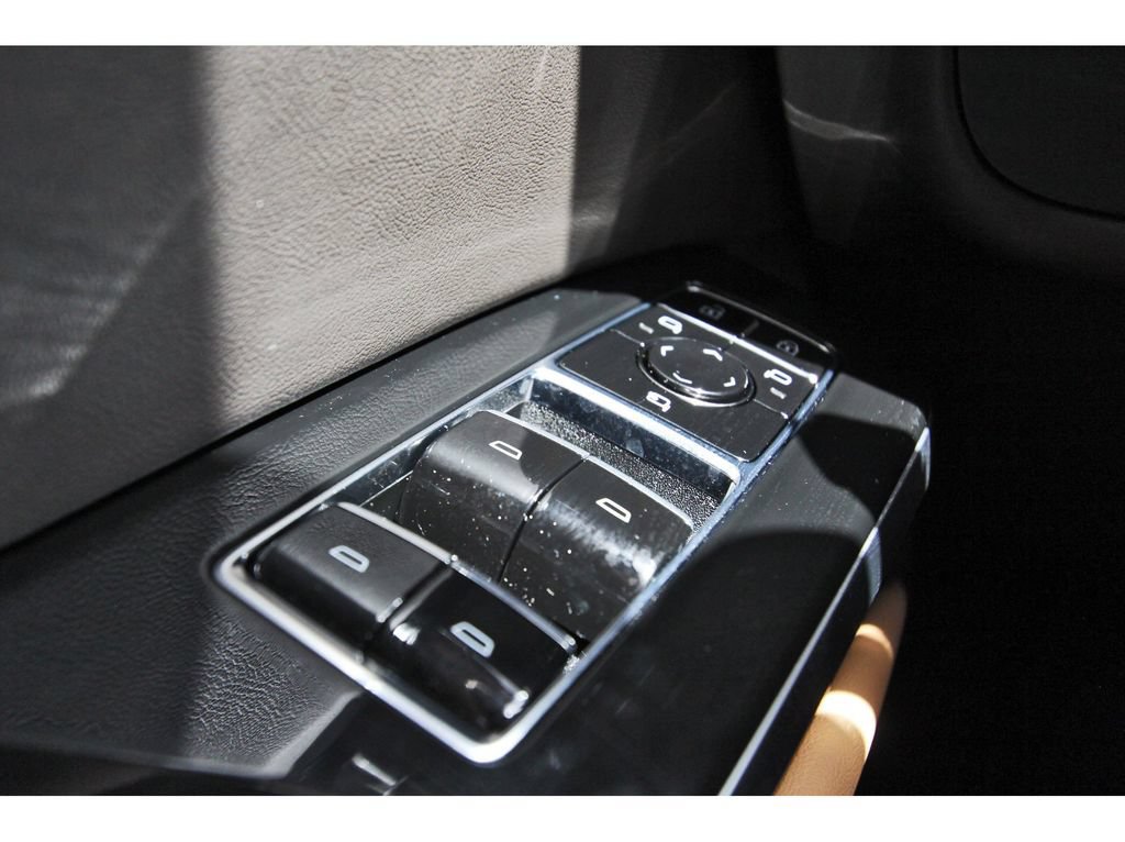 2027 Cadillac Escalade ESV Luxury - Photo 16