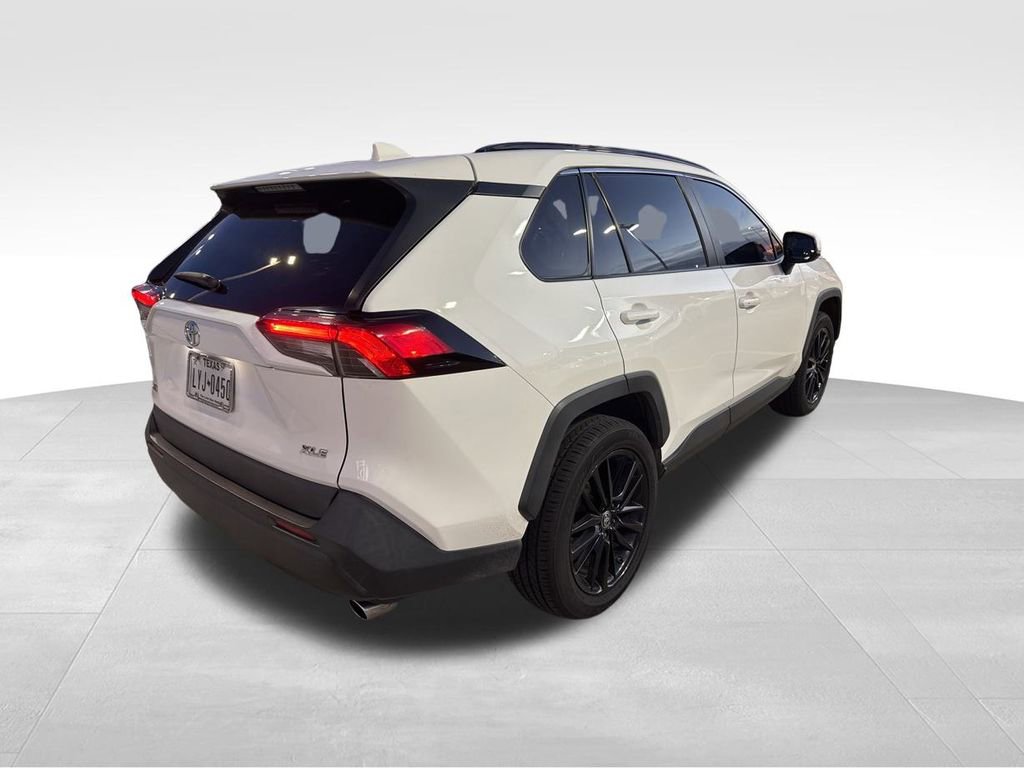 2019 Toyota RAV4 XLE photo 3