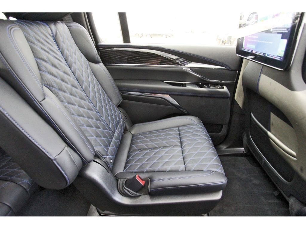 2026 Cadillac Escalade IQ Luxury - Photo 11