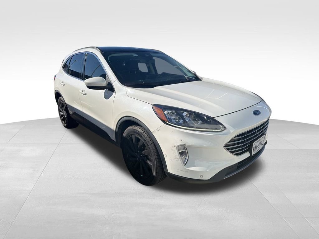 2022 Ford Escape Titanium photo 2