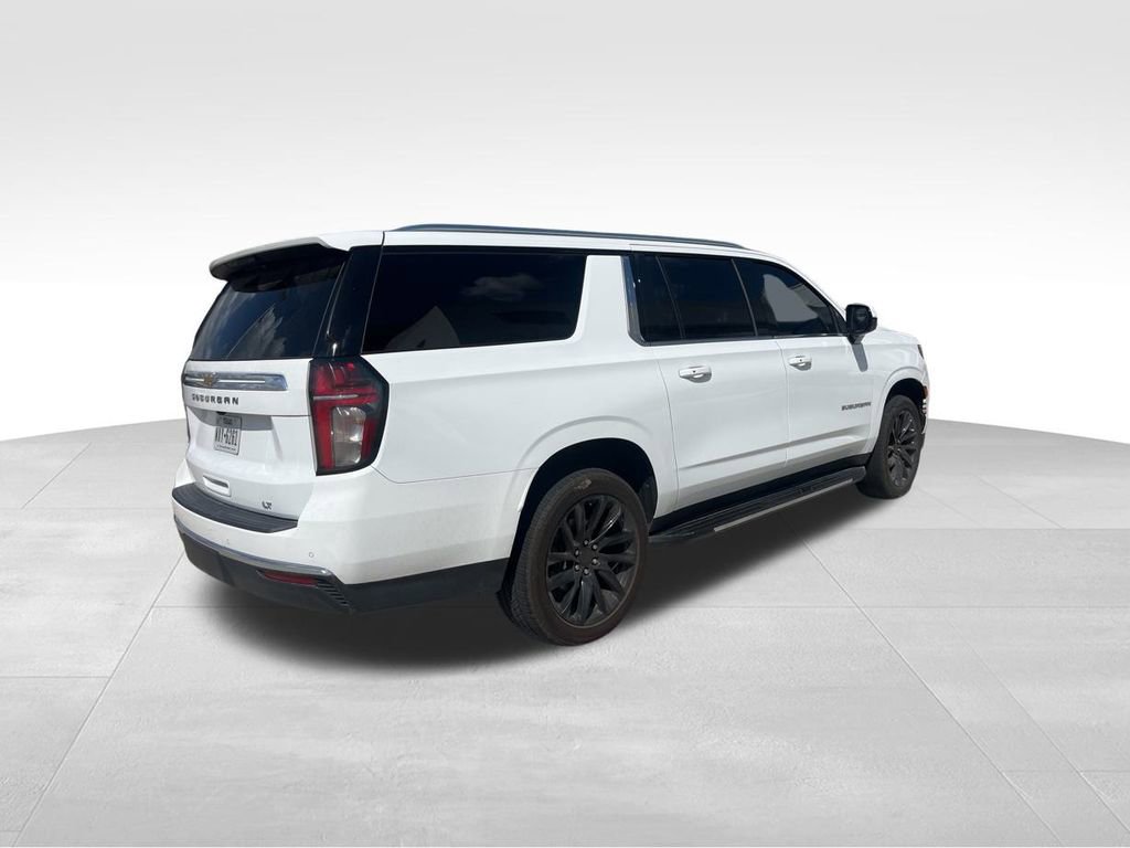 2023 Chevrolet Suburban LT photo 4