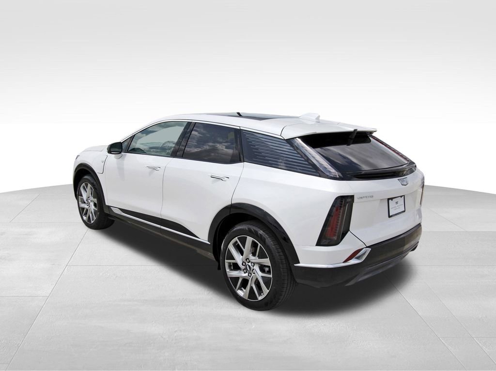 2025 Cadillac Optiq Luxury photo 3