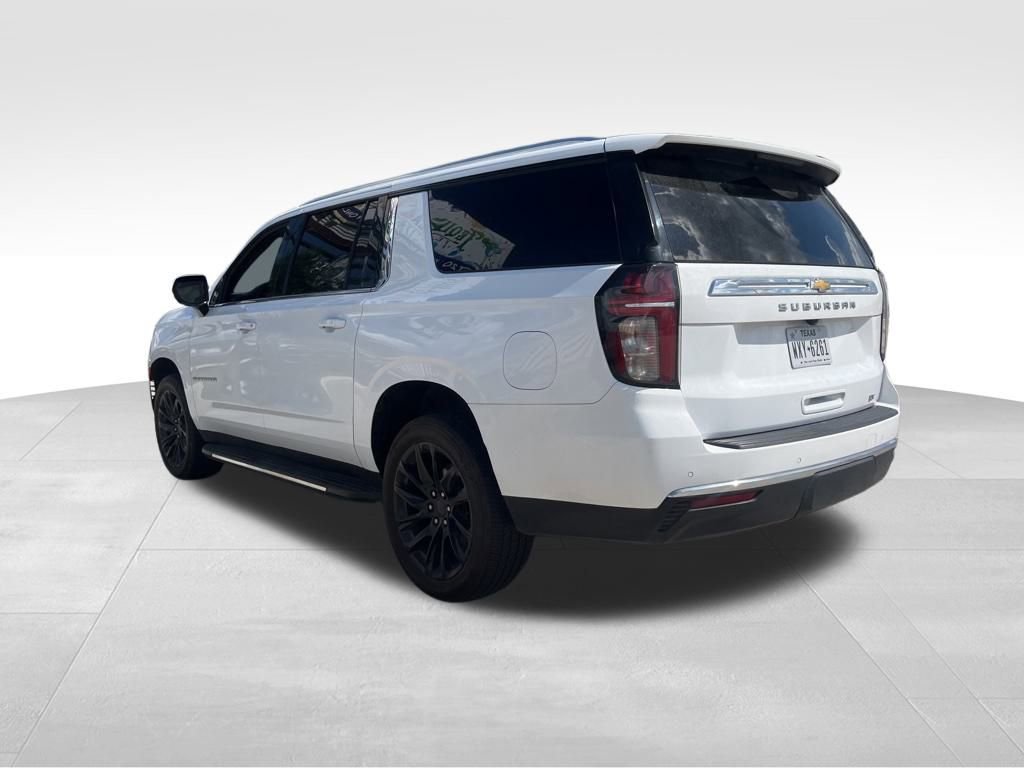 2023 Chevrolet Suburban LT photo 3