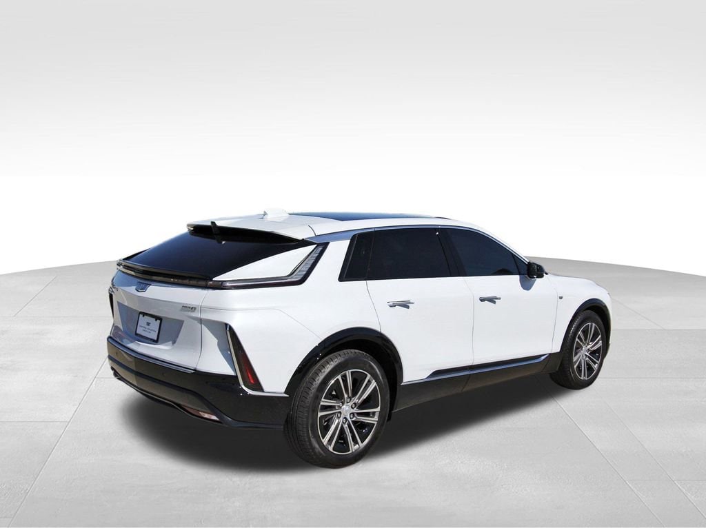 New 2026 CADILLAC LYRIQ Luxury SUV