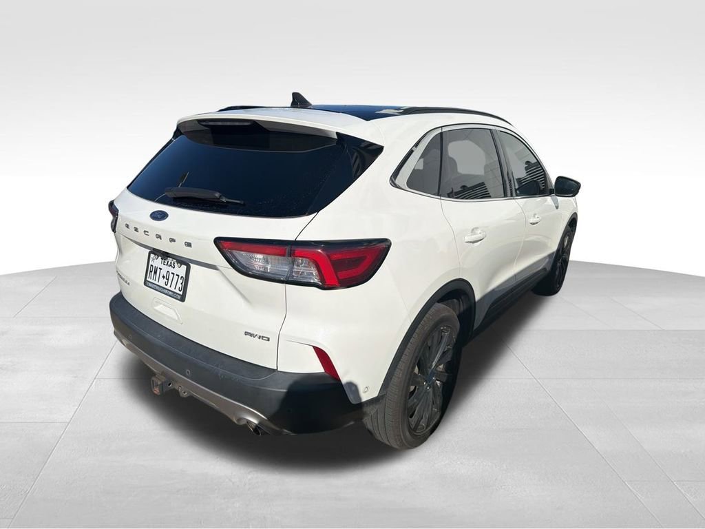 2022 Ford Escape Titanium photo 3