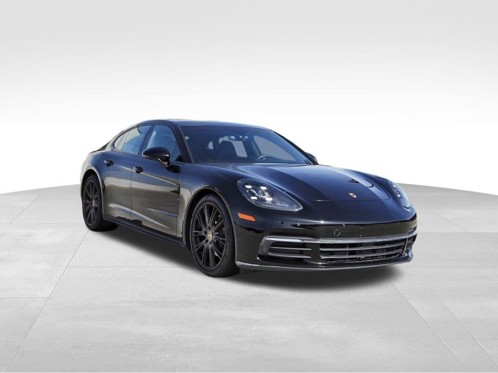 2019 Porsche Panamera Base's photo