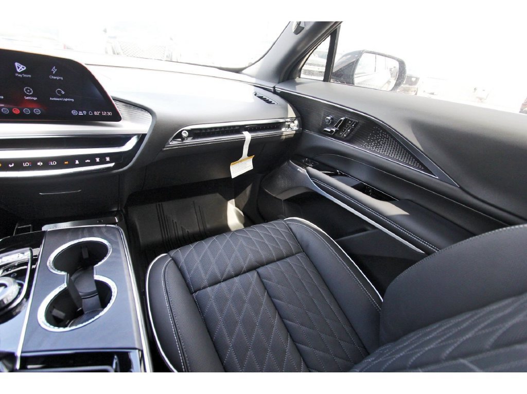 2027 Cadillac LYRIQ V Premium - Photo 10