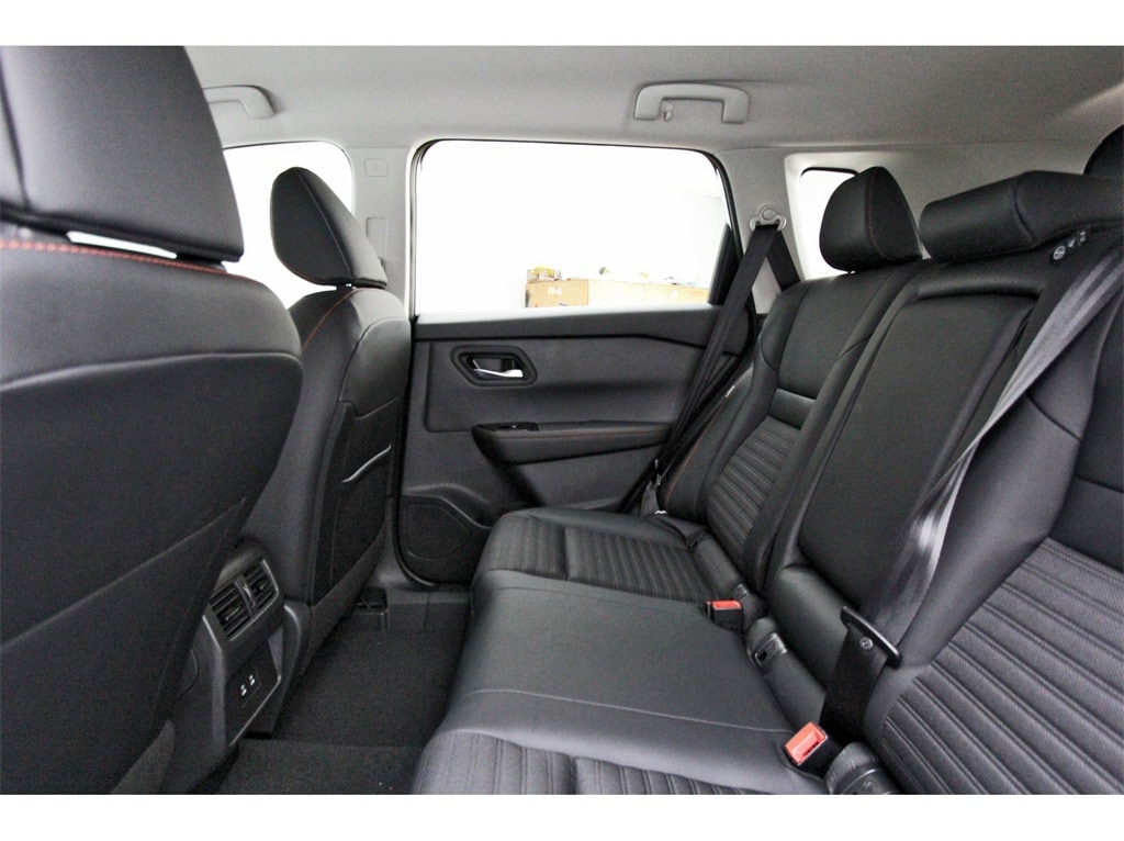 2026 Nissan Rogue SV photo 8