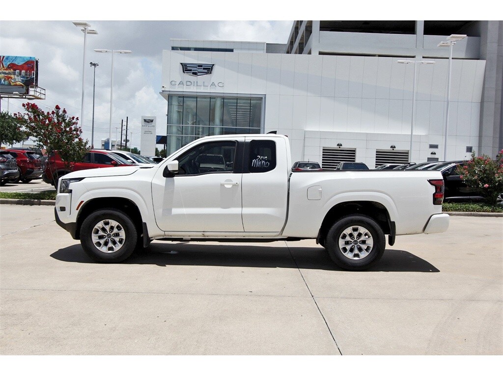 2024 Nissan Frontier SV photo 3