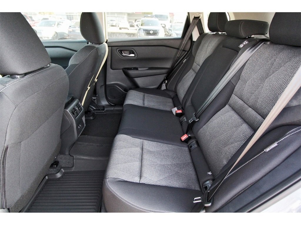 2026 Nissan Rogue SV photo 4